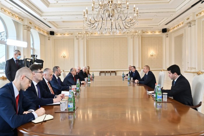   El presidente Ilham Aliyev recibe al presidente en ejercicio de la OSCE   