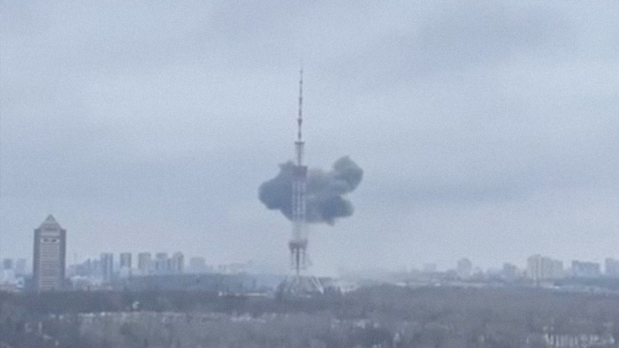  Reportan una explosión en una torre de telecomunicaciones en Kiev 