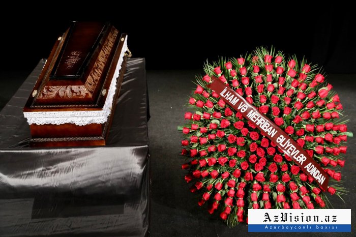    Prezident və xanımı Ayaz Mütəllibovun vida mərasiminə əklil göndərib -    FOTO      