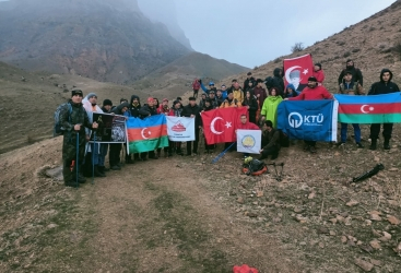 Alpinistas azerbaiyanos y turcos ascienden a "Hachadag"