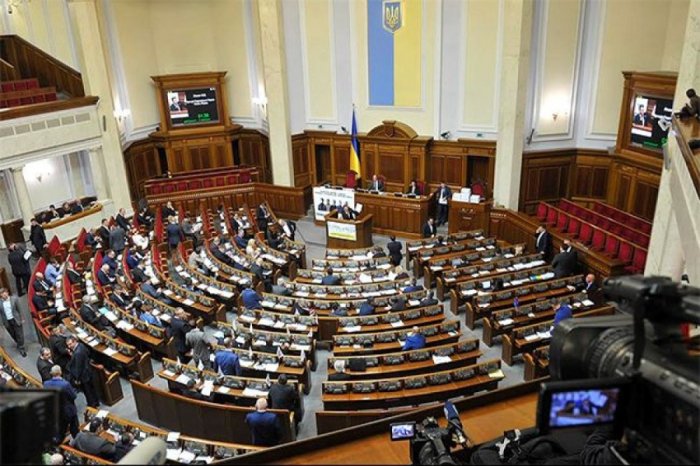    20 deputat Ukraynadan qaçıb   
