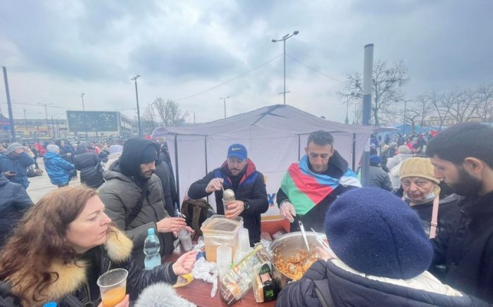   Lvovda soydaşlarımız üçün səyyar qida məntəqələri yaradılıb -    FOTOLAR     
   