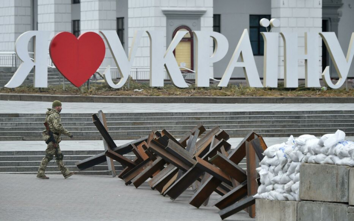 Au moins deux personnes ont été tuées dans une frappe contre un immeuble à Kiev