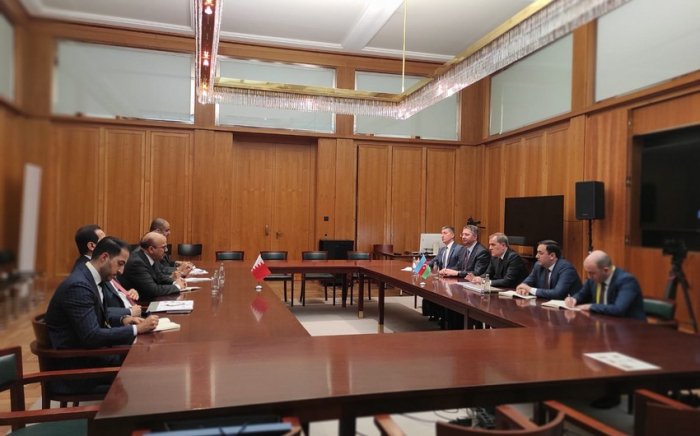 Ceyhun Bayramov bəhreynli həmkarı ilə görüşüb  
