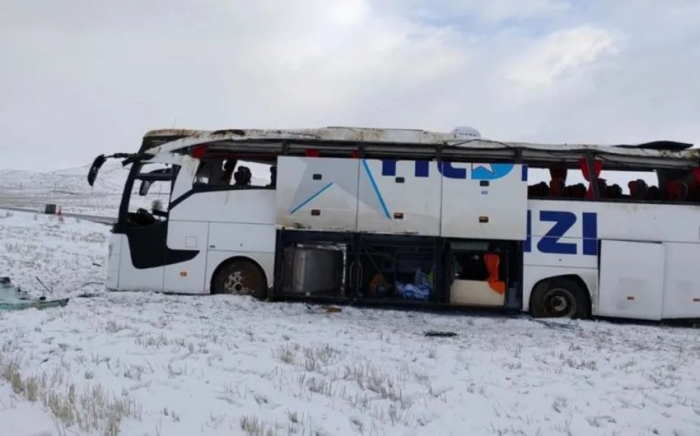 Türkiyədə avtobus qəzasında 40 nəfər yaralanıb