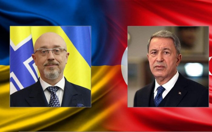 Türkiyə və Ukrayna müdafiə nazirləri teelfonla danışıblar 