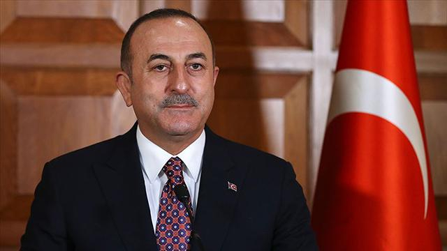 Cavusoglu discute des derniers développements avec ses homologues russe et ukrainien