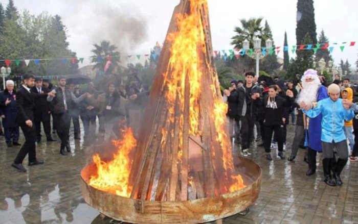    Cəlilabadda Novruz şənliyinə gələn Şaxta Baba idi, yoxsa Dədə Qorqud?     
