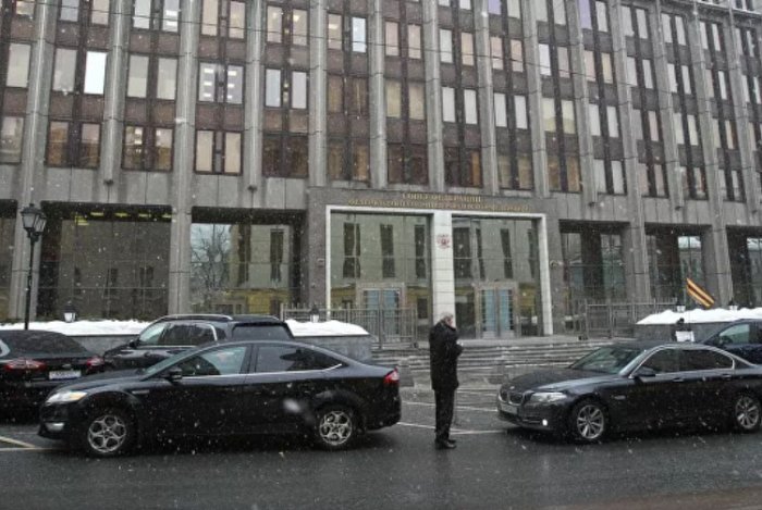 Rusiyada senatorlar iclasa "Z" nişanı ilə qatılıblar