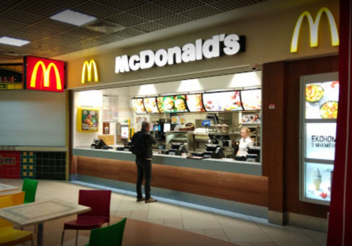       "McDonalds"    Rusiyada 850 restoranını bağladı   