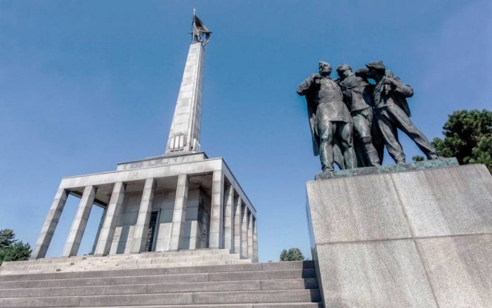 Moskva Slovakiyada abidənin təhqiri ilə bağlı cinayət işi açdı