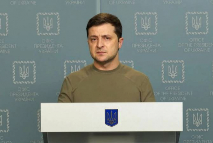             Zelenski Qərbi qınadı:    "Kabinetlərində qərar verə bilmirlər"   