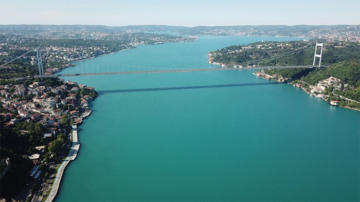  İstanbul Boğazında minaya bənzər obyekt aşkarlanıb 
