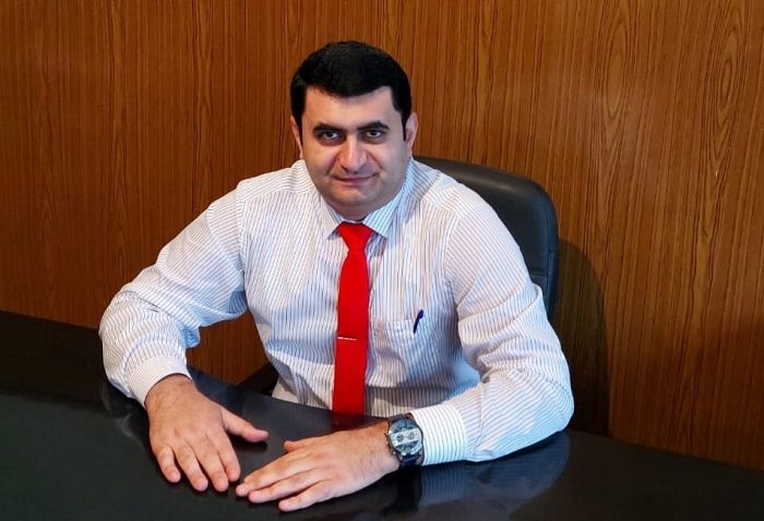 “Kərimli üstünə duz səpilmiş ilbiz kimi qıvrılır” 