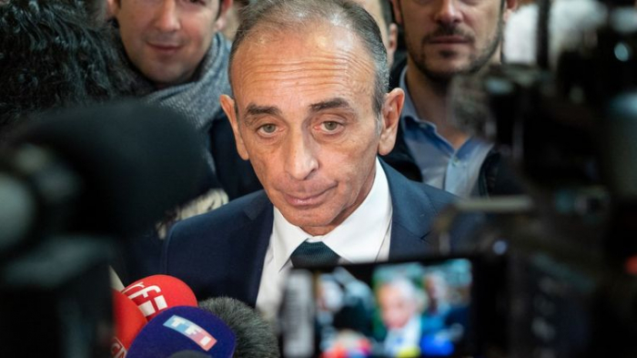  France/Présidentielle :  Zemmour visé par un œuf à son arrivée à Moissac - Vidéo