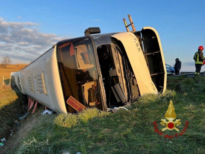 Italie : un car transportant des Ukrainiens se renverse, un mort