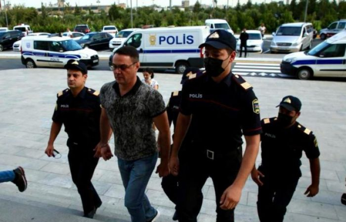       Eldəniz Səlimov:    “700 qram araq içdik, əsəbiləşib polisə xəsarət yetirdim”   