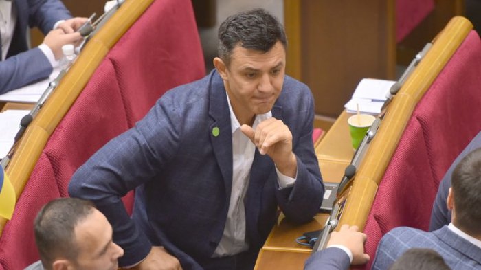    Döyüşlərdən qaçan ukraynalı deputat qaçqınlara sığındı -    VİDEO      