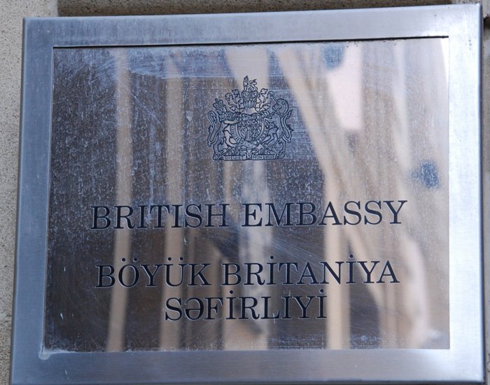    Britaniya səfirliyi bəzi viza xidmətlərini dayandırıb     

