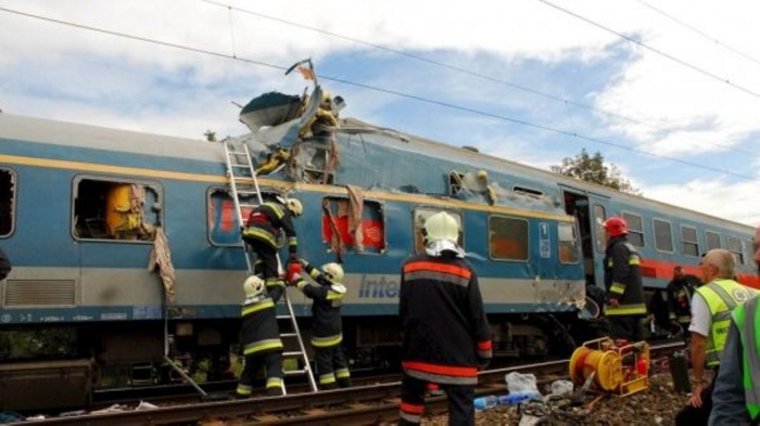 Une collision entre un train et une camionnette fait plusieurs morts en Hongrie