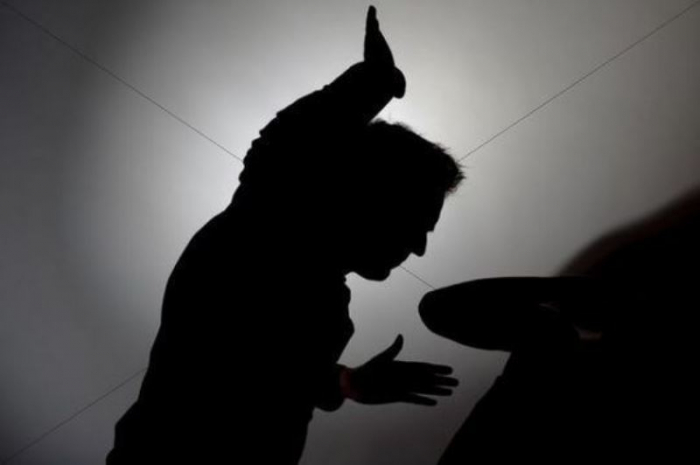    Bakıda şagird müəllimi döydü    