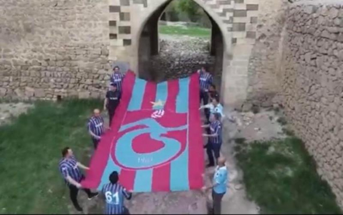    Şuşada "Trabzonspor"un bayrağı açıldı -    Video        
