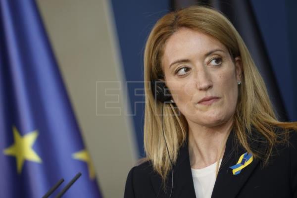 La presidenta del Parlamento Europeo anuncia que está "de camino" a Kiev