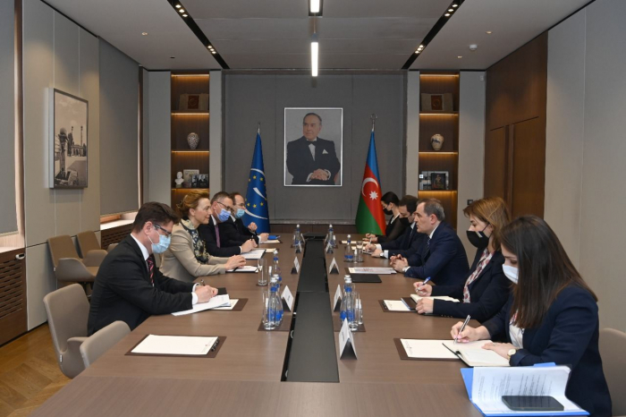   Aserbaidschanischer Außenminister trifft Generalsekretärin des Europarates  