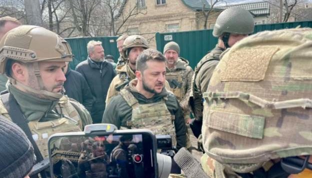 Zelensky visits Bucha, where Ukrainian forces earlier found mass graves with bodies of civilians