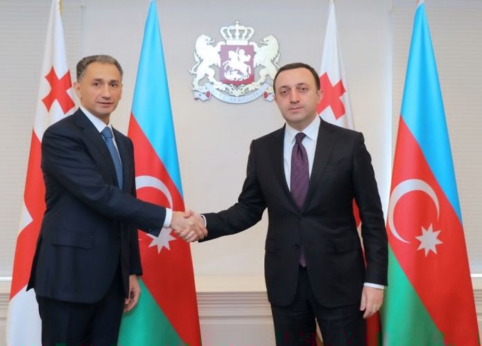  Aserbaidschanischer Minister für digitale Entwicklung und Verkehr verhandelt mit georgischem Premierminister 