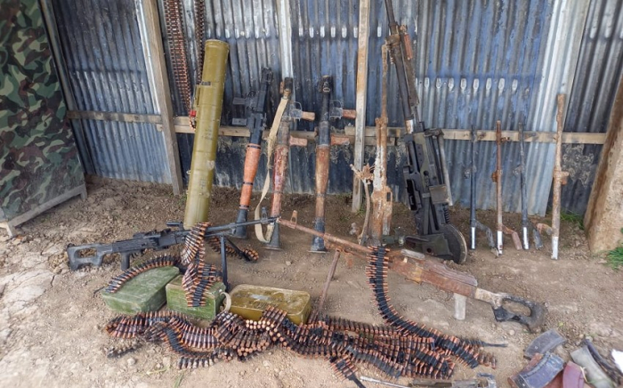   Aserbaidschanische Polizei findet Waffen, die armenische Soldaten in Chodschavend hinterlassen haben -   VIDEO    