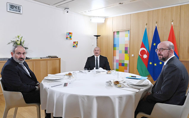  Aserbaidschanischer Präsident und armenischer Premierminister treffen sich in Brüssel 