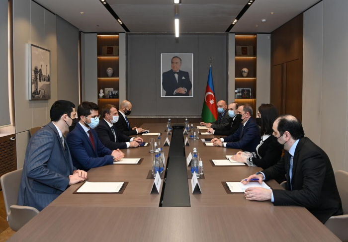   Aserbaidschanischer Außenminister trifft sich mit dem israelischen Tourismusminister  