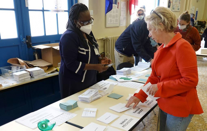 Le Pen outstripping Macron in first round of presidential polls in France  