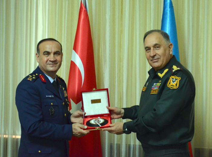  Generalstabschef der aserbaidschanischen Armee trifft sich mit der türkischen Delegation 