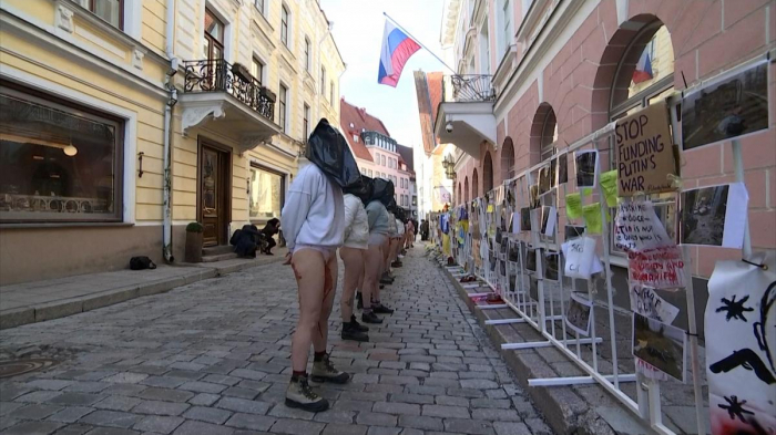   Protest held outside Tallinn`s Russian embassy against women raped in war -   NO COMMENT    