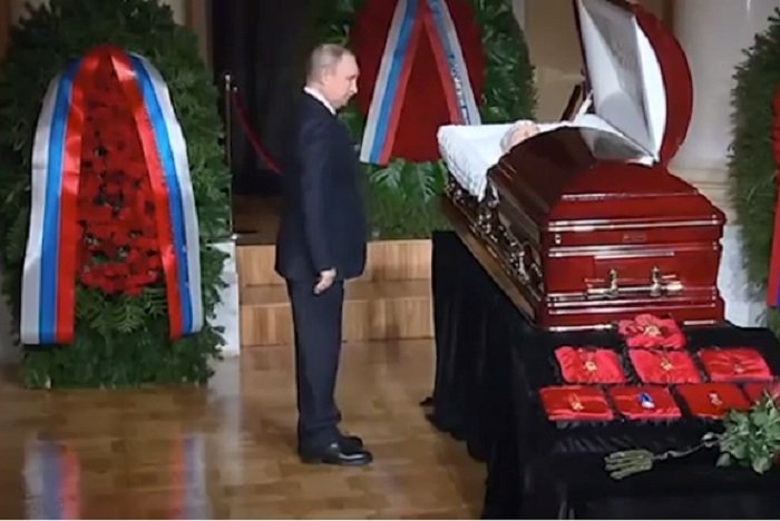    Putin Jirinovski ilə vidalaşdı -    VİDEO      