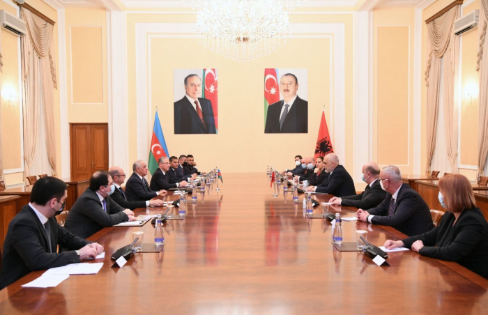 Aserbaidschanischer Premierminister trifft sich mit dem albanischen Amtskollegen