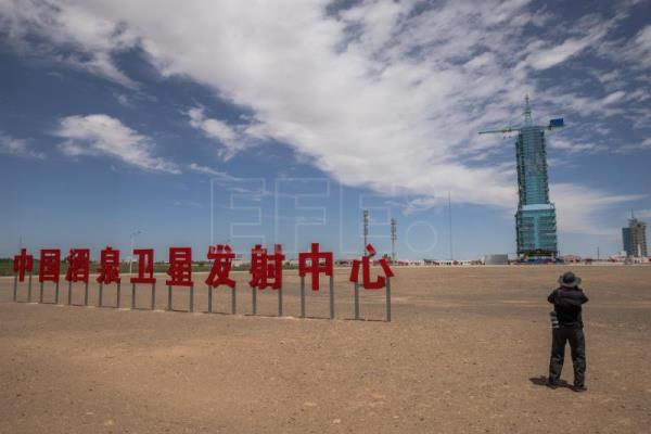 Cápsula china con tres astronautas aterriza tras 183 días en el espacio