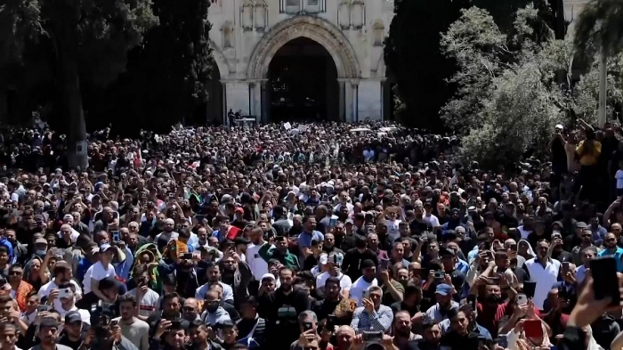  Prayers at Al-Aqsa Mosque hours after clashes -  NO COMMENT  