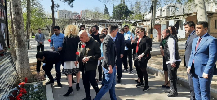   Georgische Delegation gedenkt der Zivilisten, die infolge des armenischen Terrors in Gandscha getötet wurden  