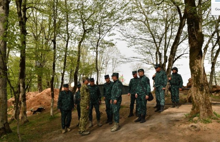  Azerbaijani officials visit military facilities on border with Armenia 