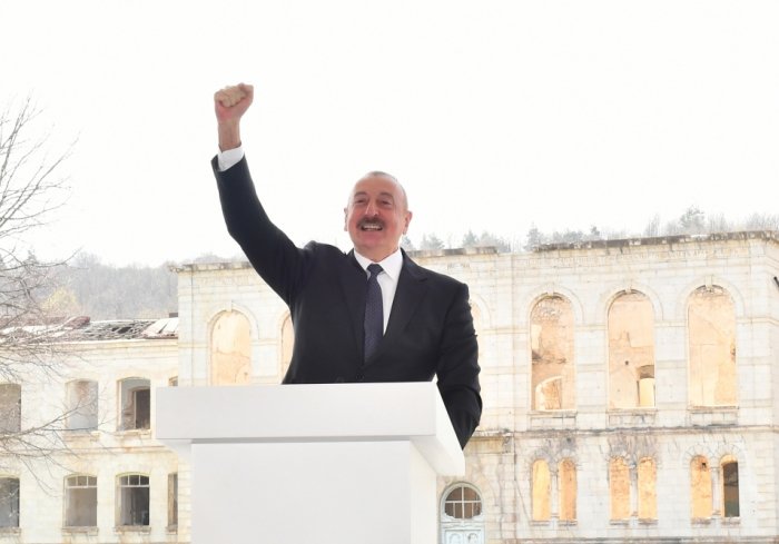       Prezident:   "Bundan sonra Azərbaycan xalqı müzəffər xalq kimi yaşayacaq" 