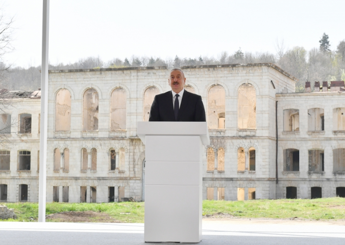     Präsident Aliyev:   Name dieses Kongresses ist der Siegeskongress, und dies ist natürlich  