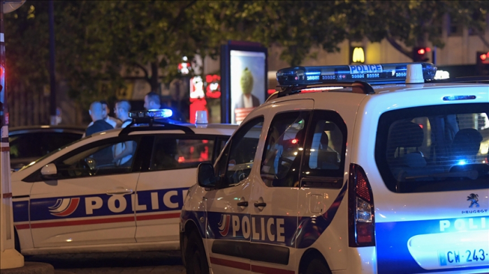 Police open fire on car in Paris, killing 2 people
 