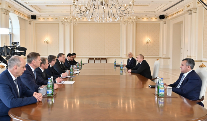   Präsident Aliyev empfängt eine Delegation unter der Leitung des Gouverneurs der russischen Region Astrachan  