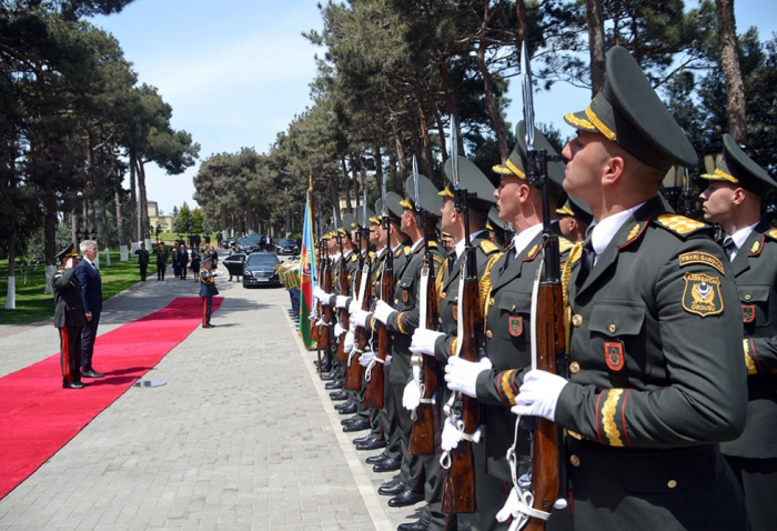   Aserbaidschan und Lettland diskutieren militärische Zusammenarbeit  