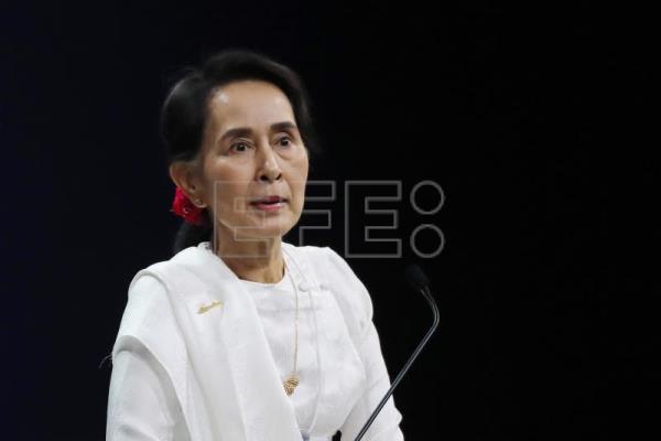 Suu Kyi condenada a 5 años de prisión en su primera sentencia por corrupción