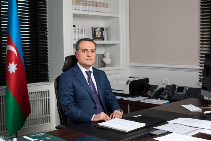  Aserbaidschanischer Außenminister spricht über die Unterzeichnung mehrerer Abkommen mit Georgien 