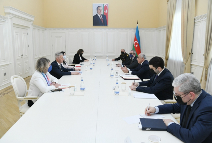   Aserbaidschanischer Ministerpräsident trifft sich mit dem stellvertretenden Ministerpräsidenten Lettlands  